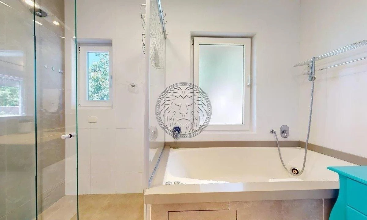 4-bedroom house with a dishwasher in Florianópolis — photo 9