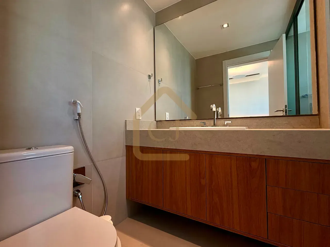 Unfurnished 3-bedroom apartment with 5 bathrooms and balcony — photo 7