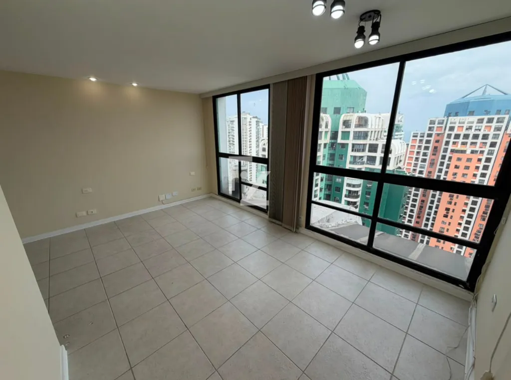 Duplex apartment on the 20th floor with city and water views — photo 42