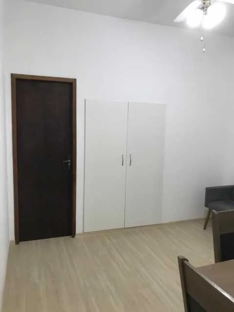 Wood or laminate floors in a one-bedroom apartment, 35 m² — photo 12