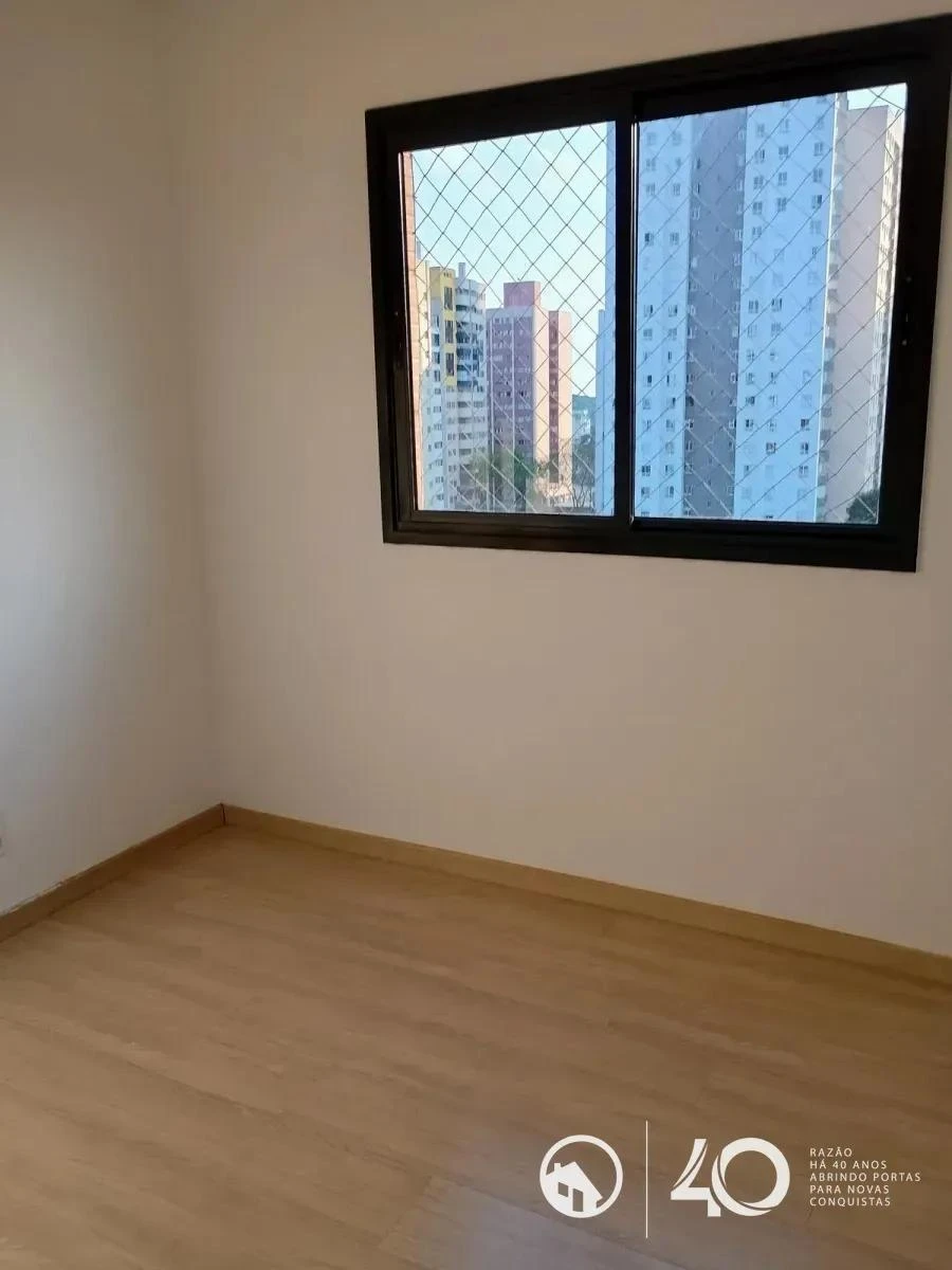 Wood or laminate floors in a 2-bedroom apartment, 70 m² — photo 3