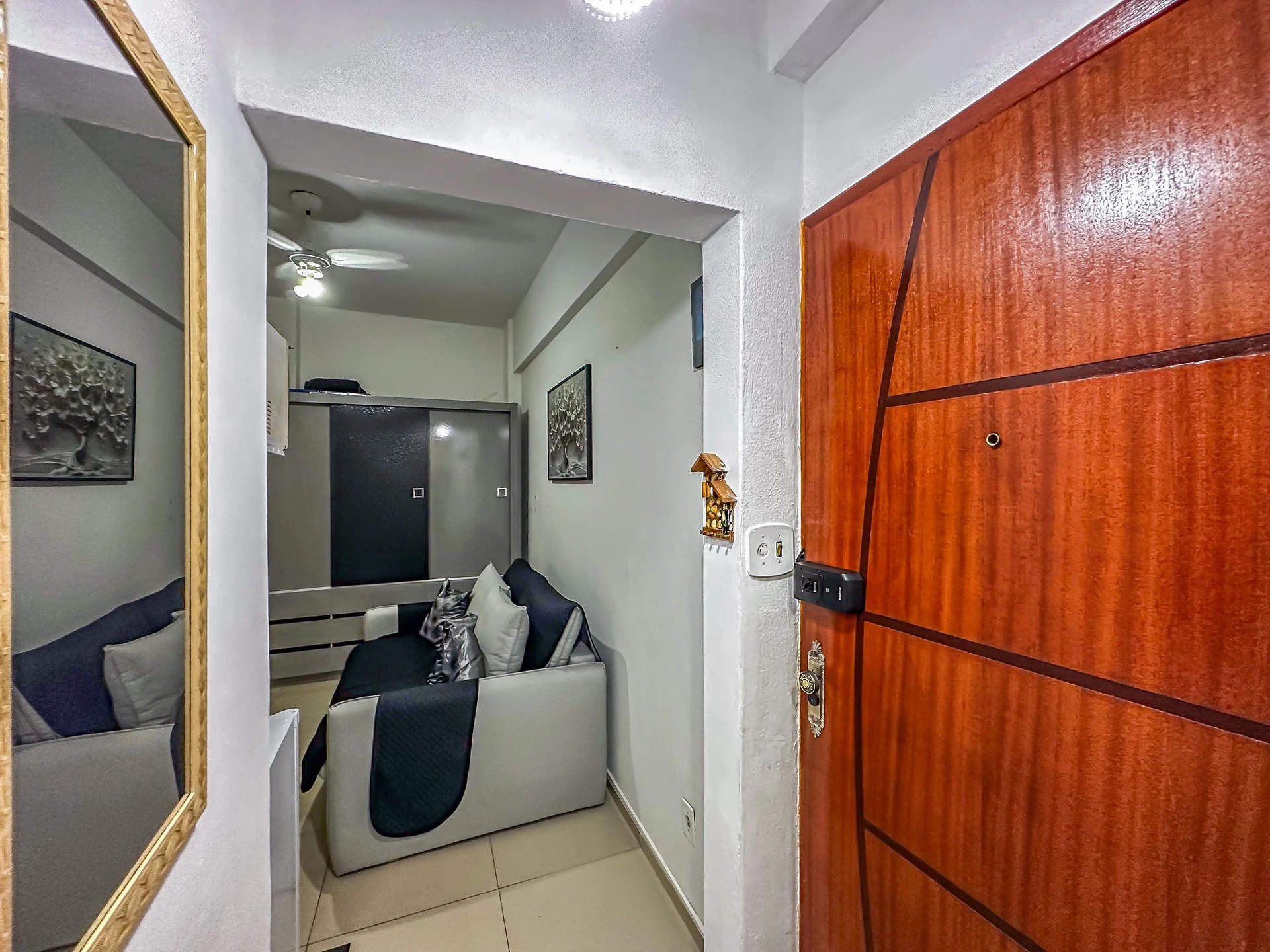 Furnished studio with 1 bedroom and 1 bathroom, gas stove — photo 15