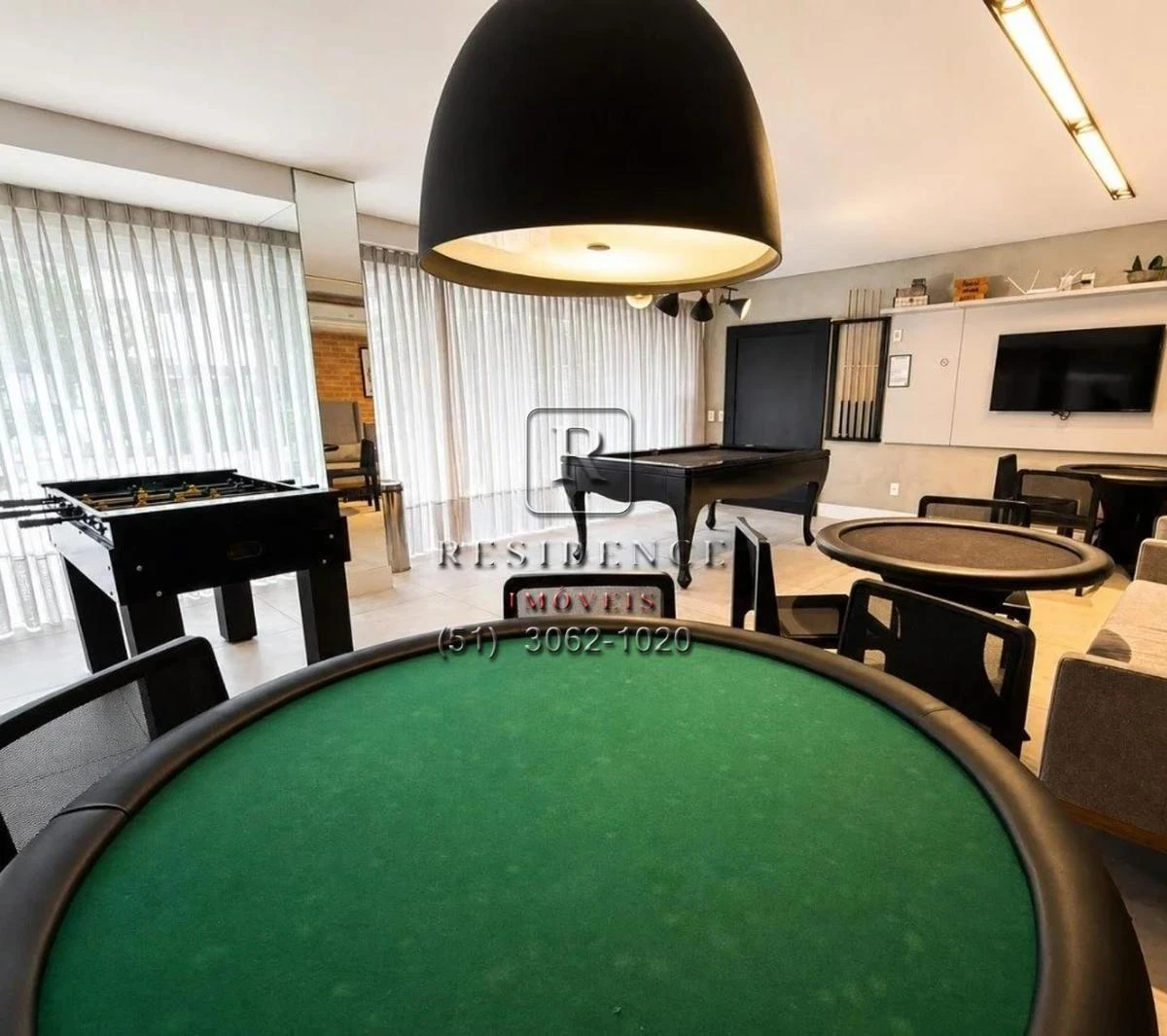 Balcony with a grill in a 2-bedroom apartment, 172 m² — photo 34