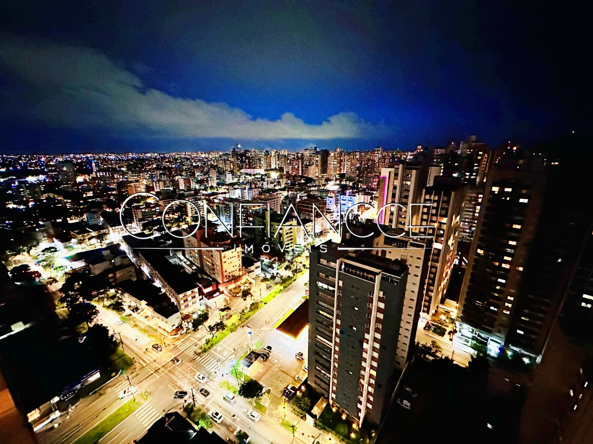 Glass-enclosed balcony in a 3-bedroom apartment, 134 m² — photo 6