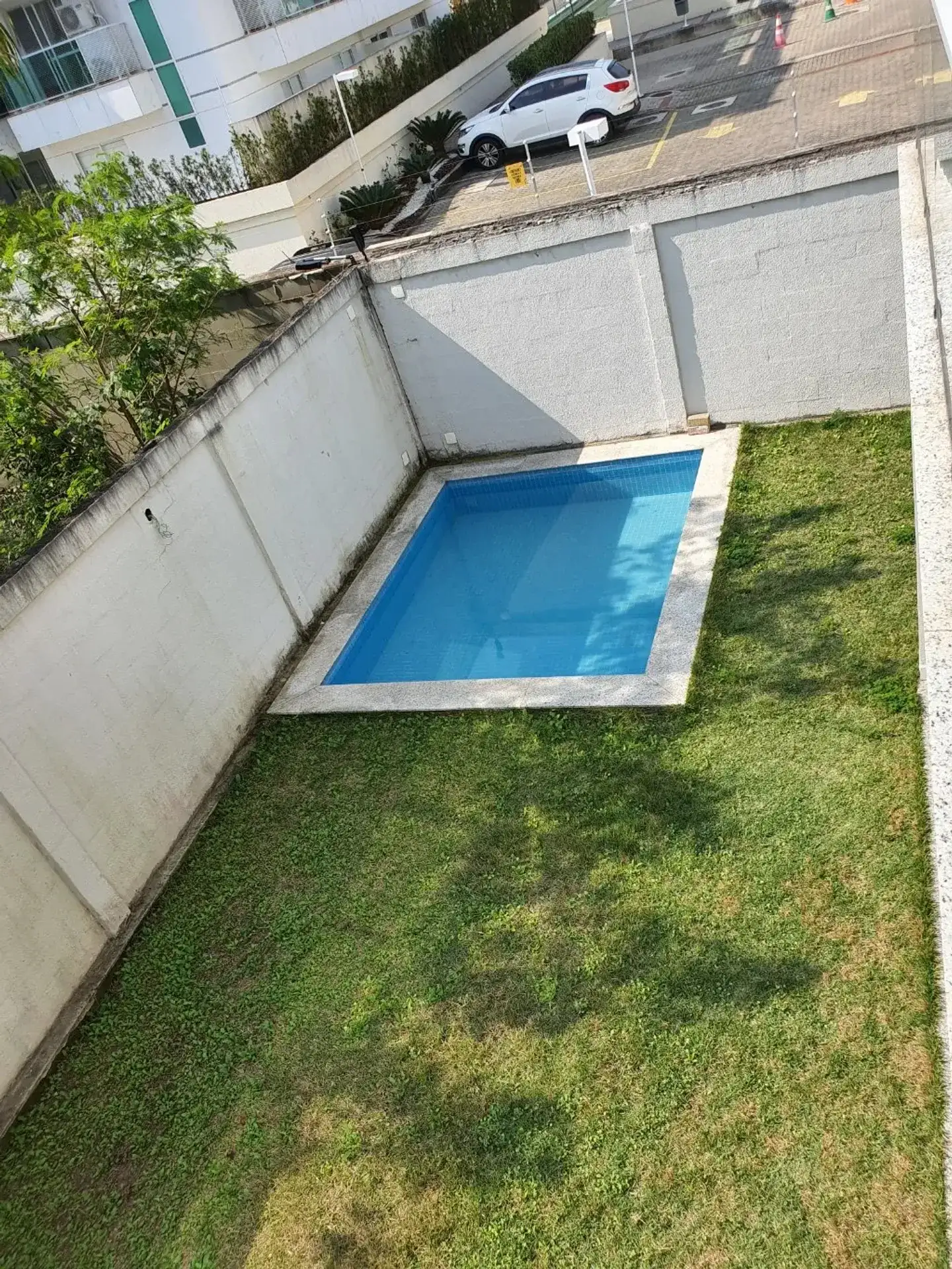Floor-to-ceiling windows in a 4-bedroom house, 366 m² — photo 38