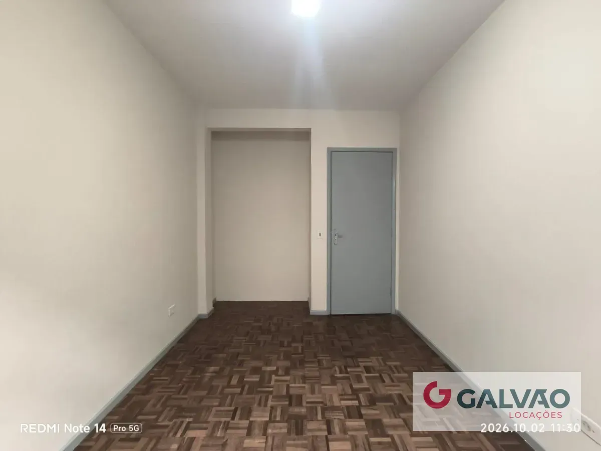 Apartment on the 3rd floor with wood or laminate floors — photo 3