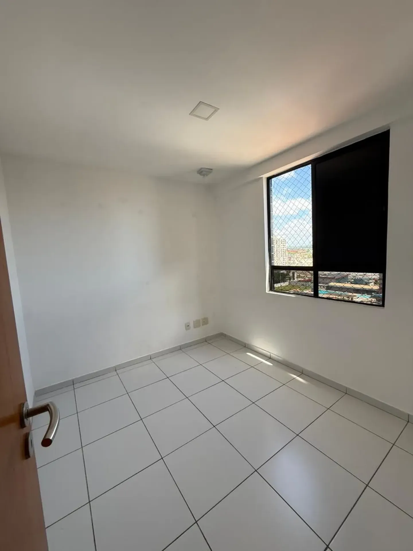 3-bedroom apartment with 1 en-suite and 2 parking spots — photo 3