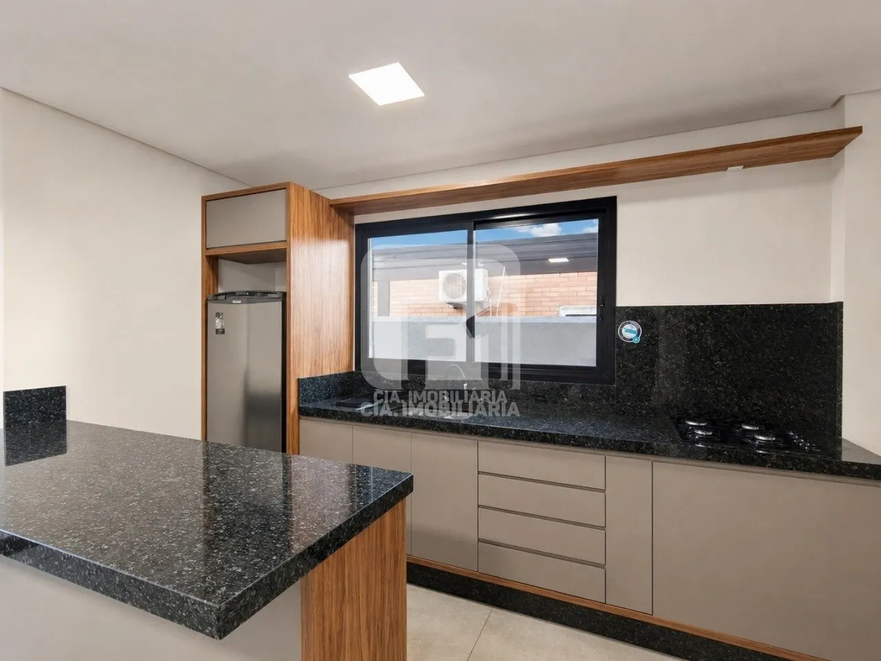 Furnished 3-bedroom house with 200 m² — photo 2
