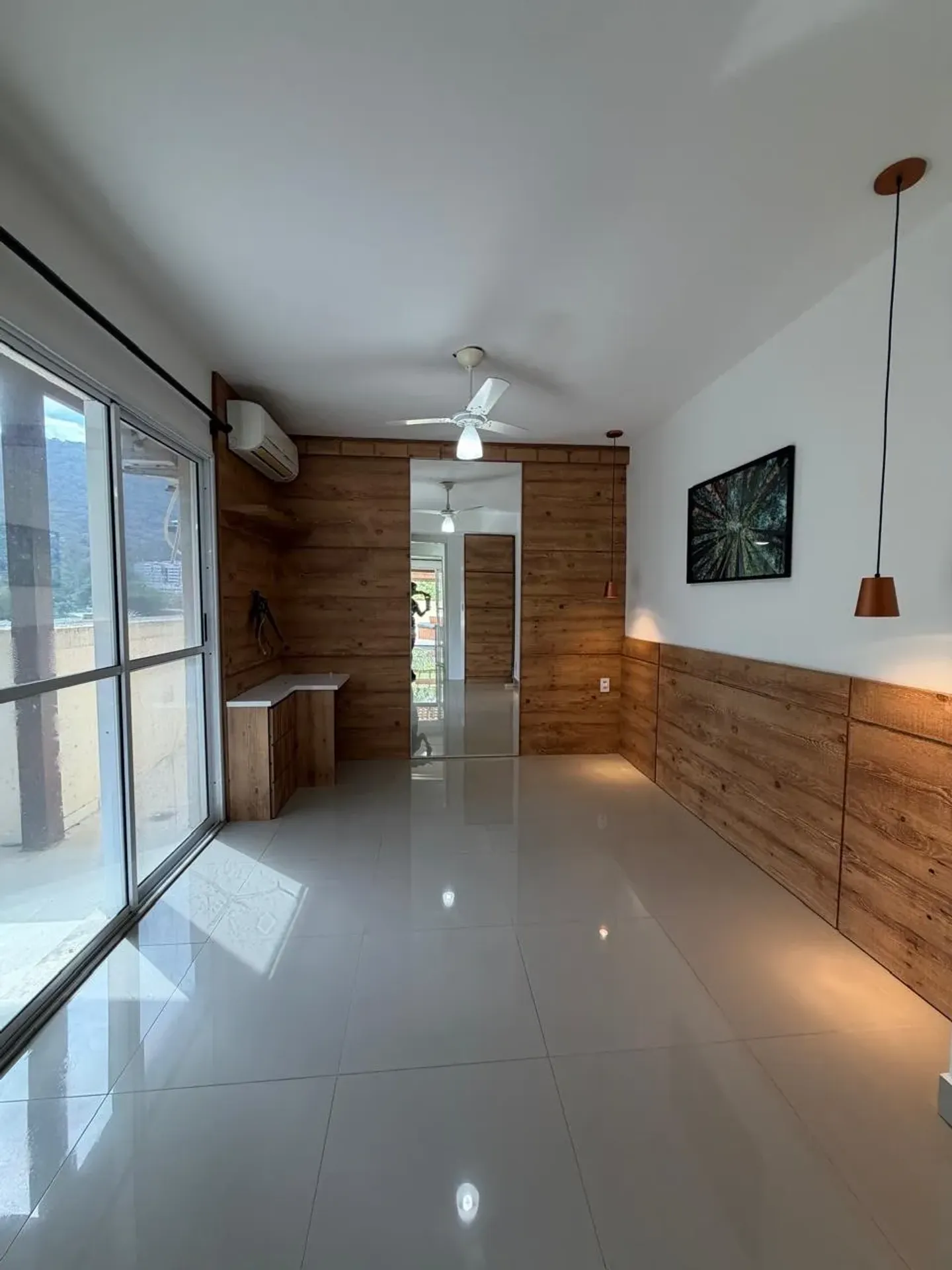 4-bedroom apartment with a closed-in balcony — photo 31