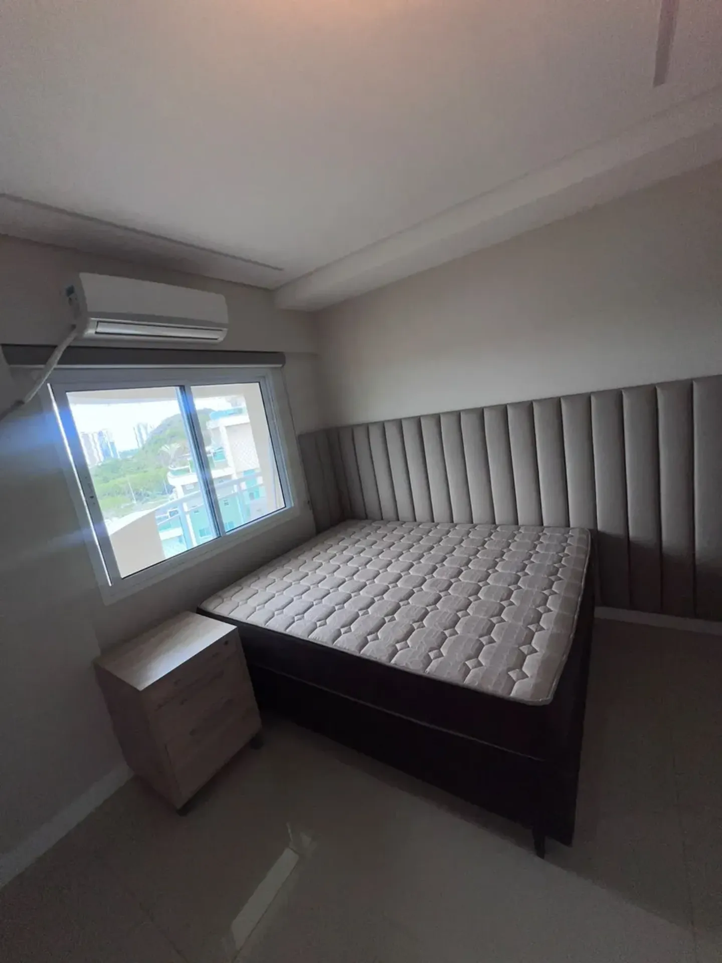 Apartment on the 10th floor with a grill on the balcony — photo 23
