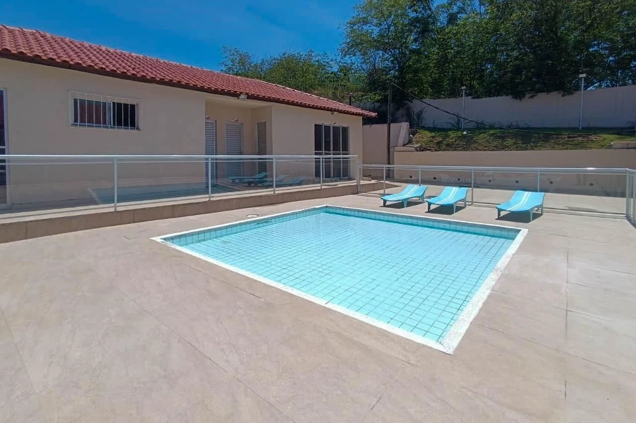 Furnished 2-bedroom apartment with condo pool — photo 5