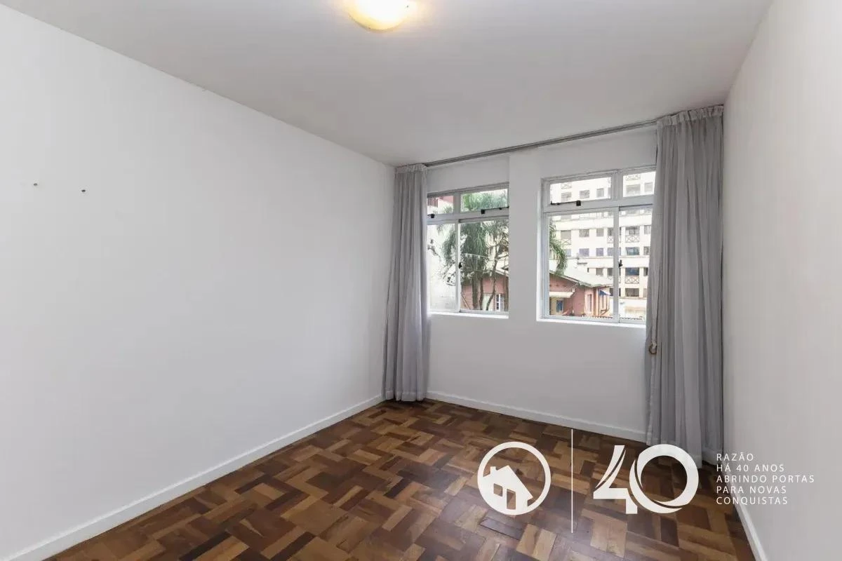 2-bedroom apartment with wood or laminate floors in Curitiba — photo 20