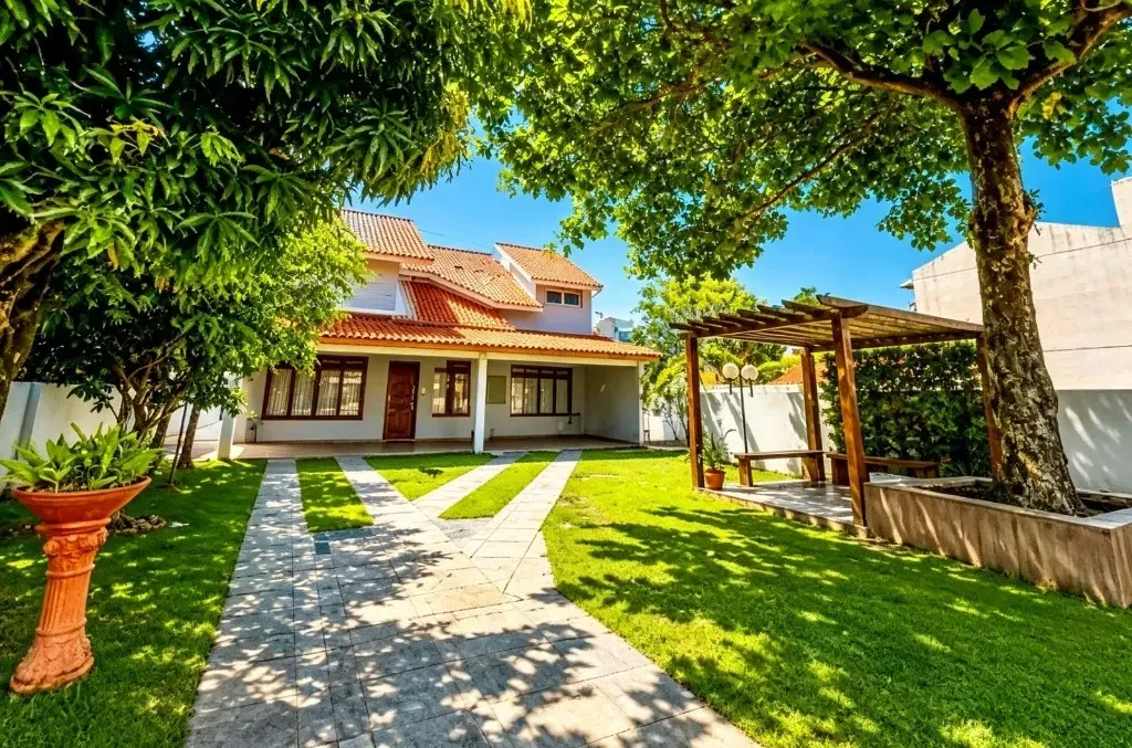 Furnished house with 5 bedrooms and private BBQ area