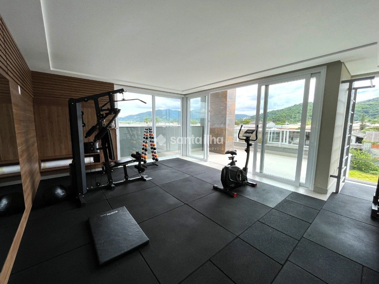 Floor-to-ceiling windows in a 3-bedroom apartment, 152 m² — photo 24