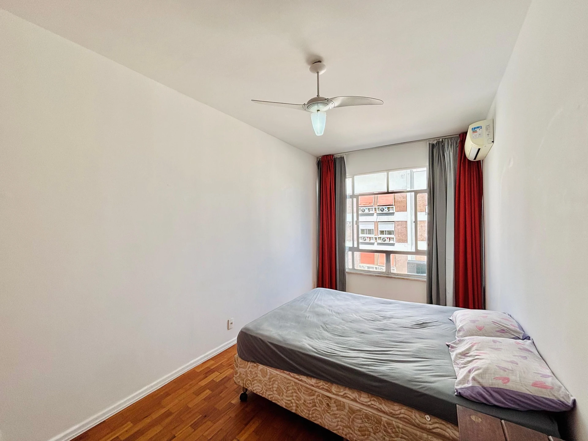 Furnished apartment with a glazed balcony and 3 bedrooms — photo 19