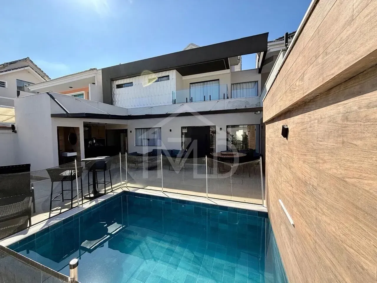 House with 3 suites, pool, 300 m² and 2 parking spots — photo 26