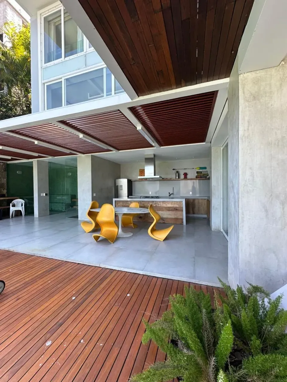 Furnished house with 4 bedrooms, balcony and 5 bathrooms — photo 2