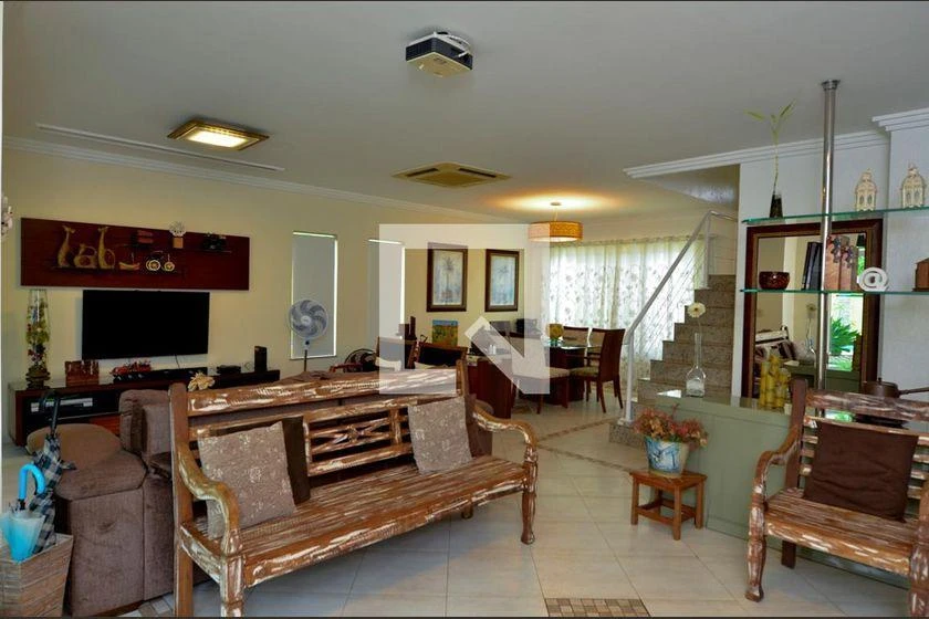 Casa de 380 m² com 4 quartos e ar-condicionado