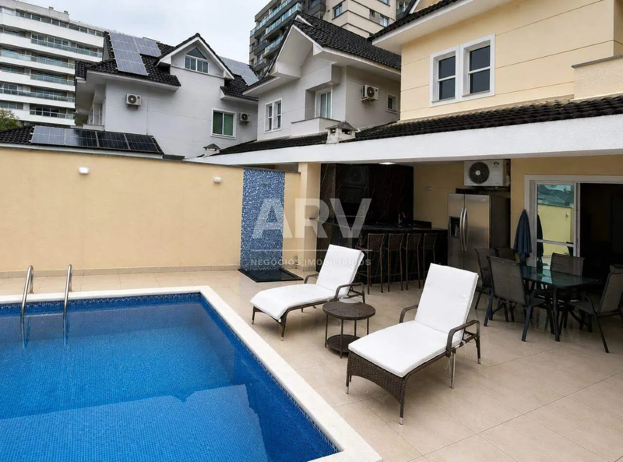 Casa de 300 m² com banheira e churrasqueira privativa — photo 9