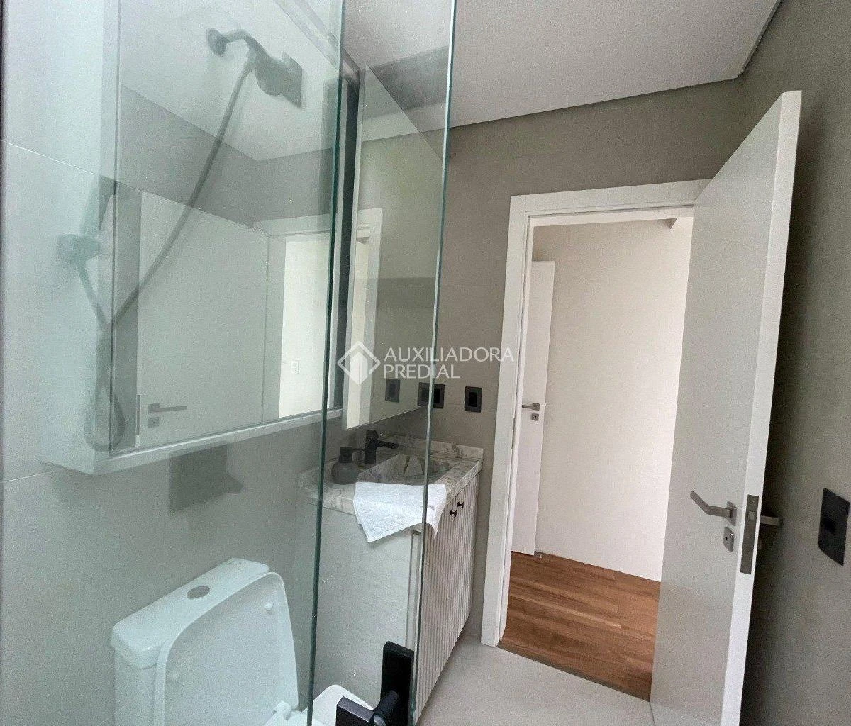 Floor-to-ceiling windows in a one-bedroom house, 158 m² — photo 19