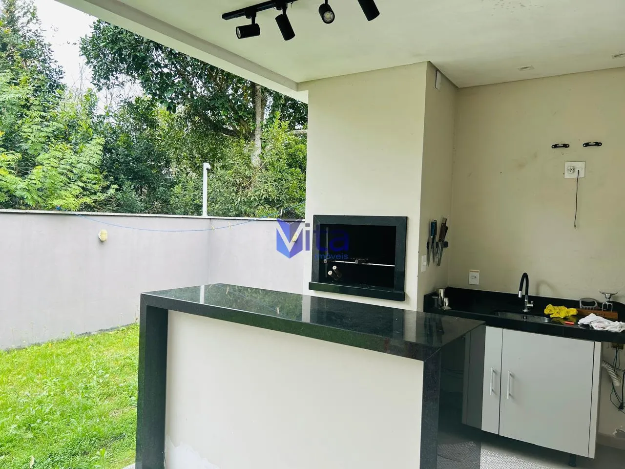 3-bedroom house with a grill on the balcony in Florianópolis — photo 11