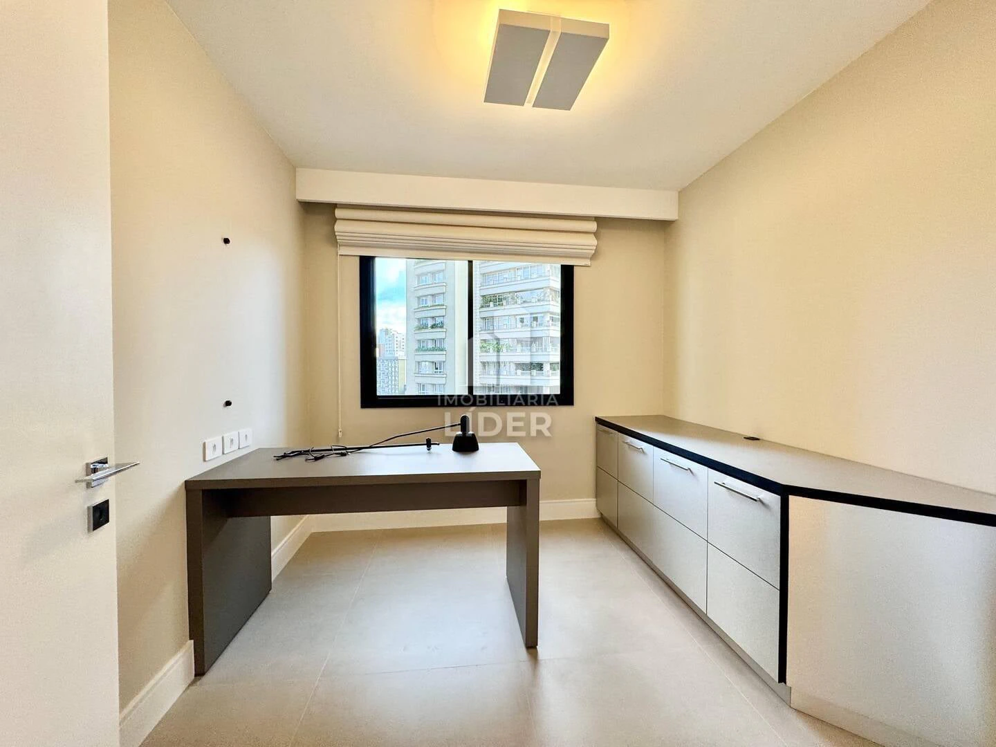 Apartment with 4 bedrooms and 3 parking spots, balcony — photo 2