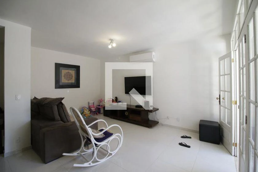 4-bedroom house with a home office — photo 21