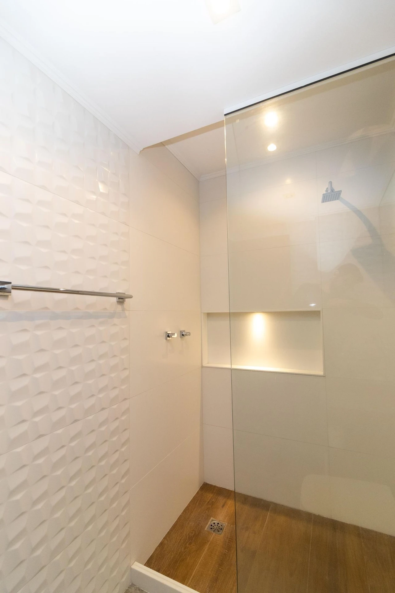 4-bedroom apartment with 2 en-suite bathrooms and garden — photo 33