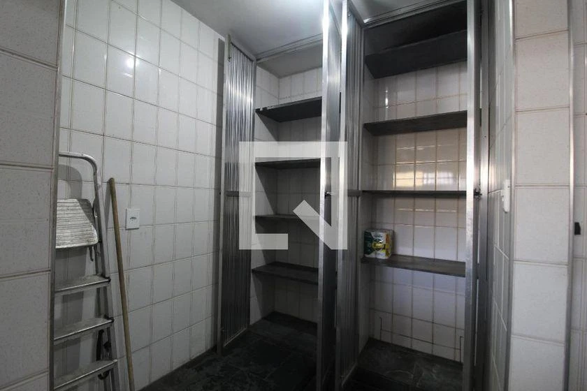 265 m² house with a home office and a bathtub — photo 29