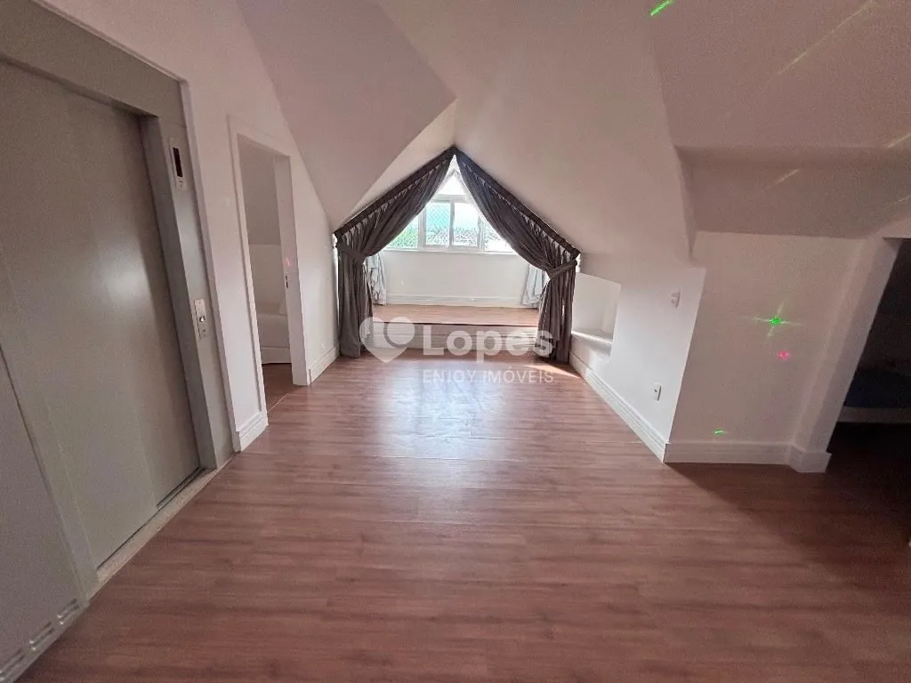 Unfurnished house with 7 bedrooms and 10 bathrooms — photo 22