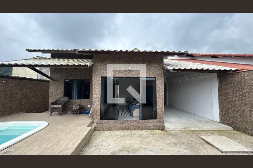 Balcony with a grill in a 2-bedroom house, 90 m² — photo 25