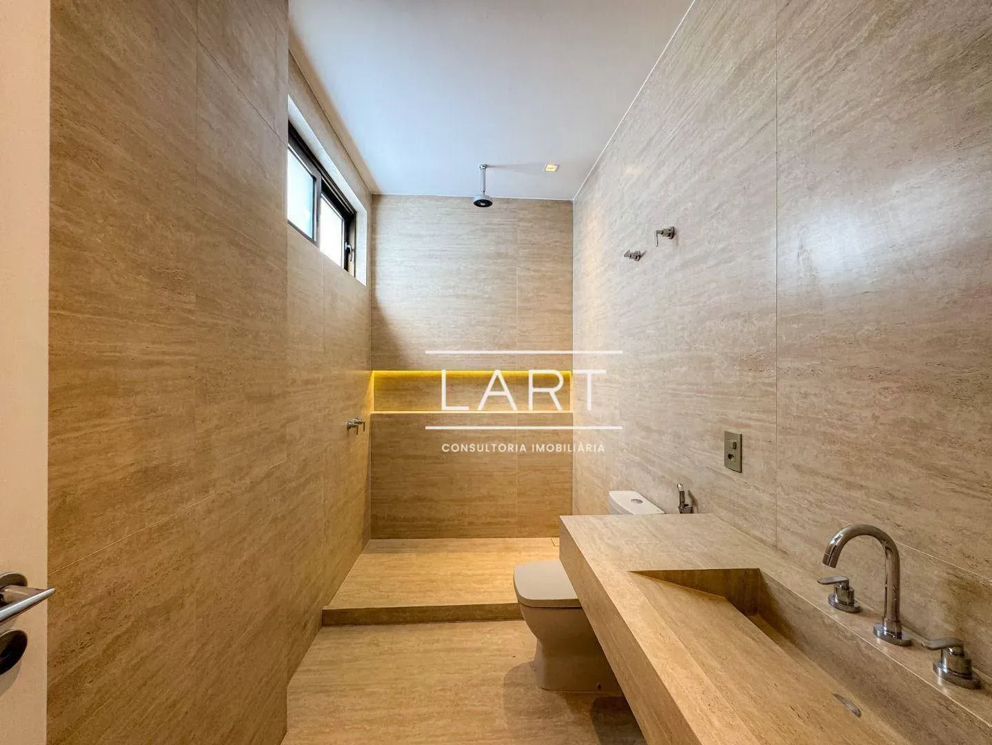 Apartamento com 4 dormitórios e varanda de vidro — photo 25