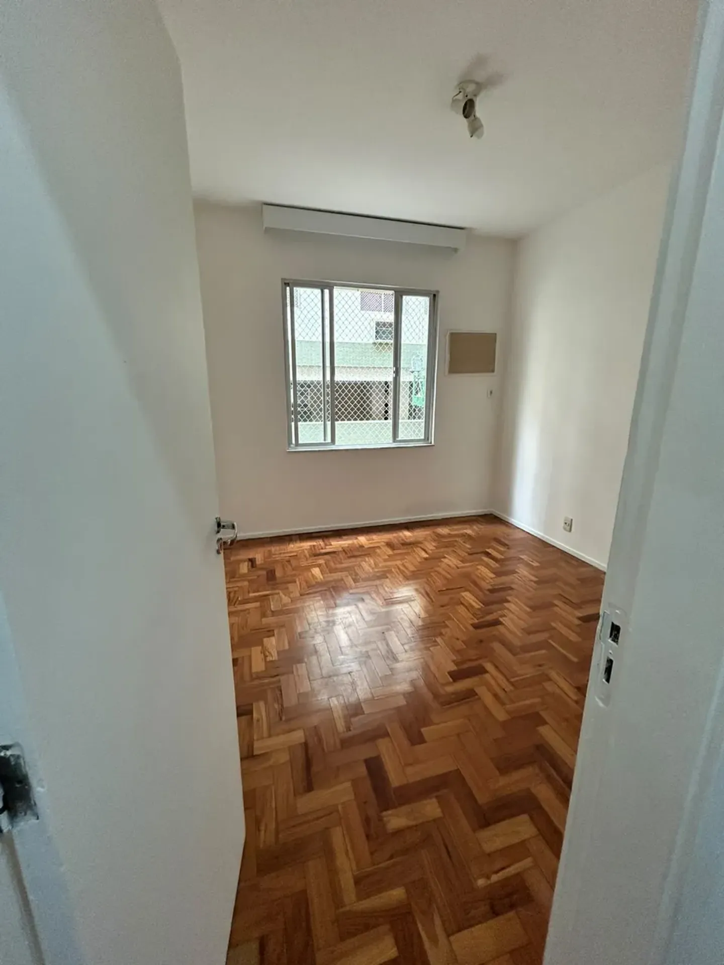 2-bedroom apartment with a walk-in closet — photo 6