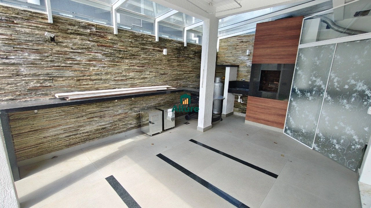 Bathtub in a 3-bedroom house, 181 m² — photo 2