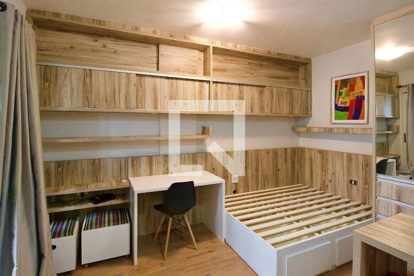 Furnished 1-bedroom apartment with compact kitchen — photo 3