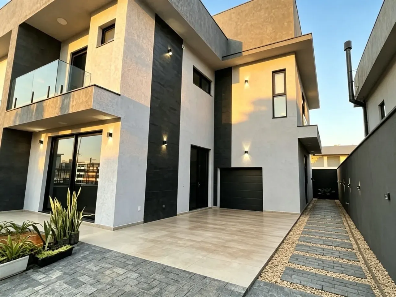 Casa con 3 suites, 196 m² y 2 plazas de parking