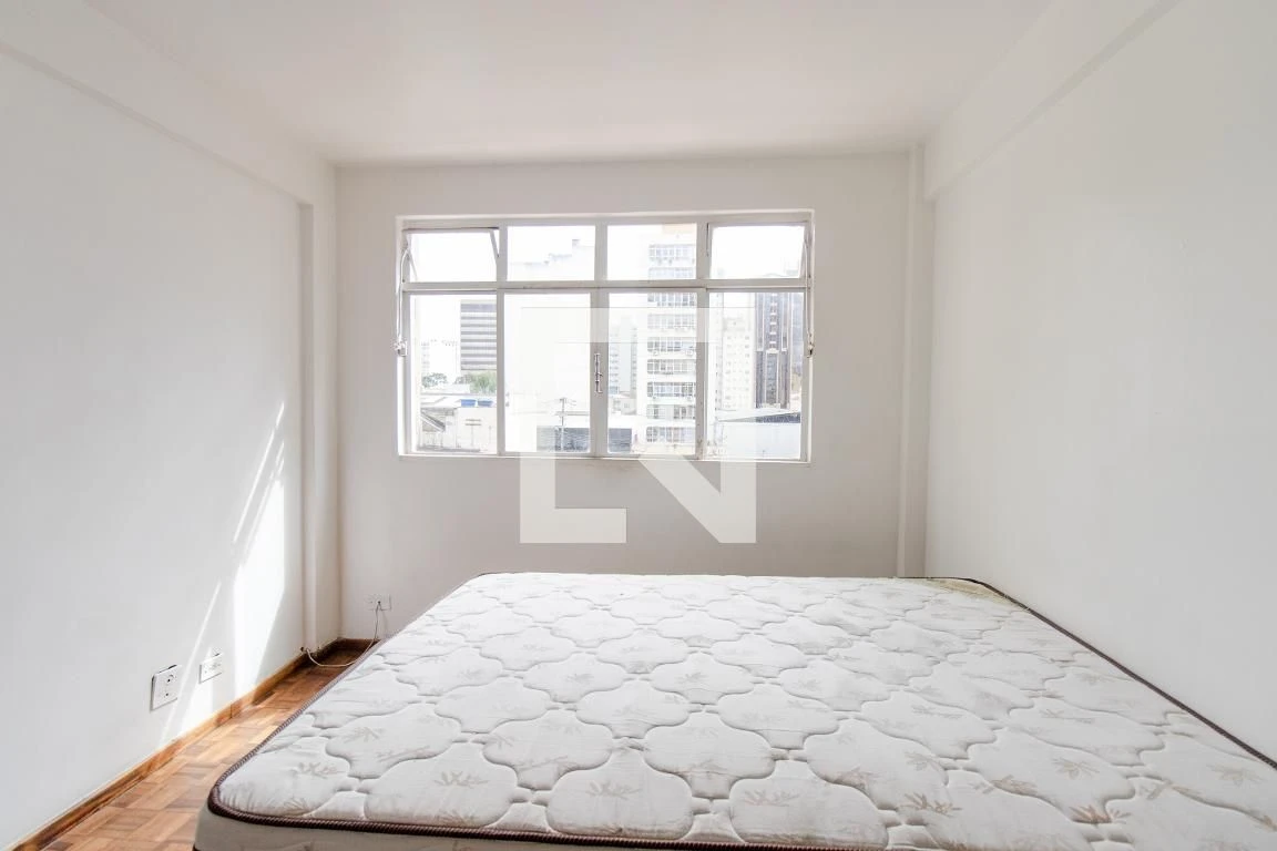 Apartment, 37 m², with wood or laminate floors — photo 4