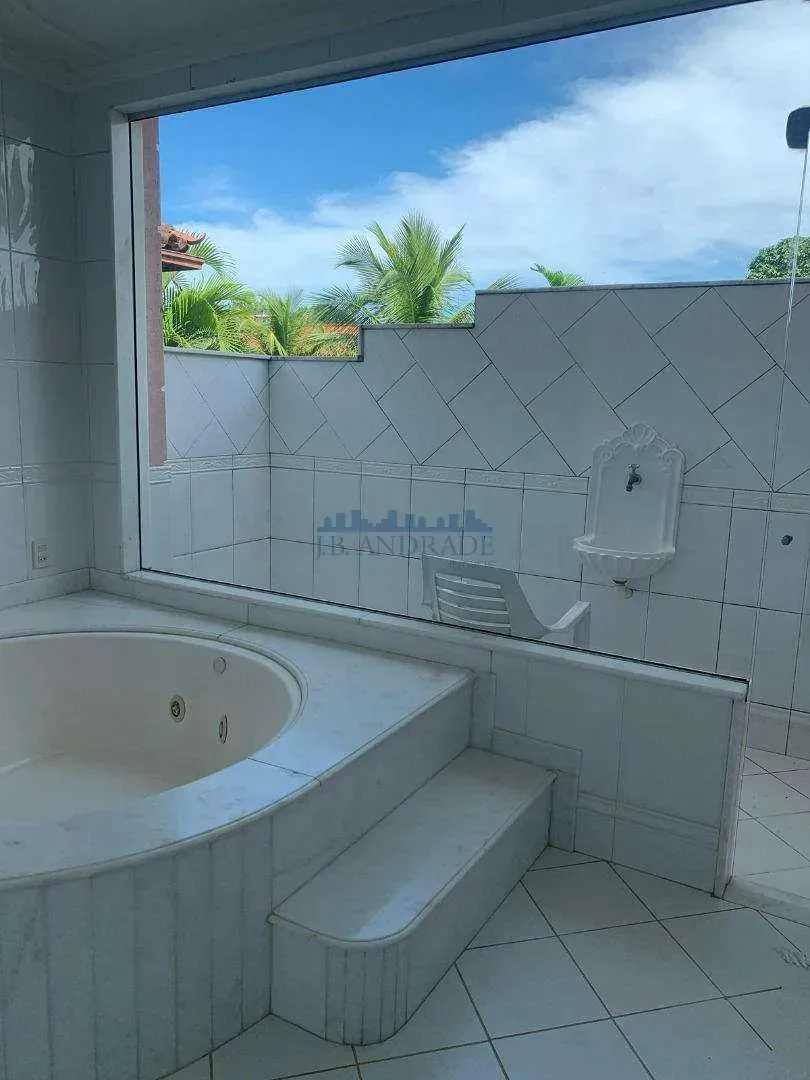 House with 6 en-suite bedrooms and 12 bathrooms — photo 35