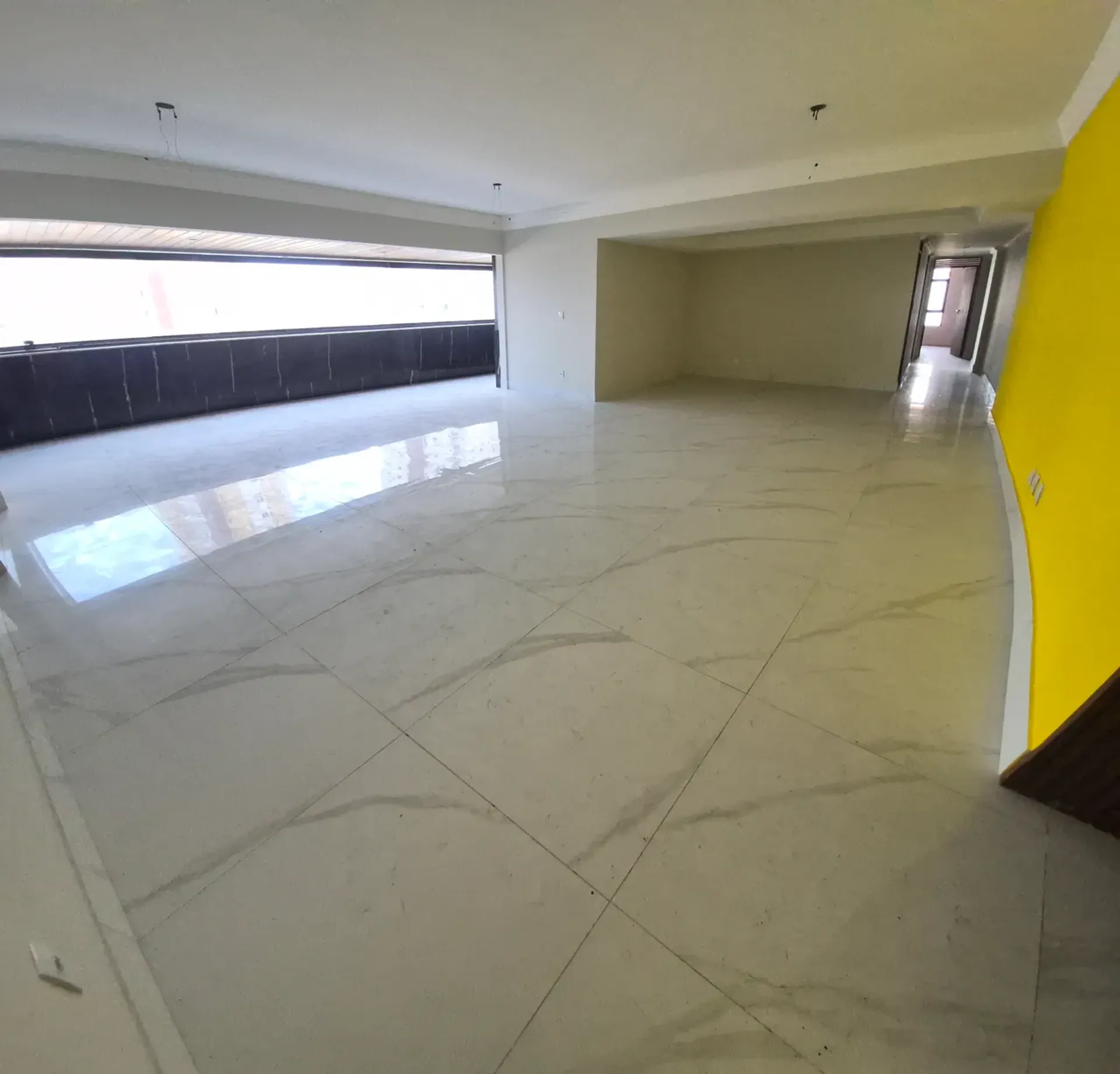 Apartment on the 11th floor with a glass-enclosed balcony — photo 3