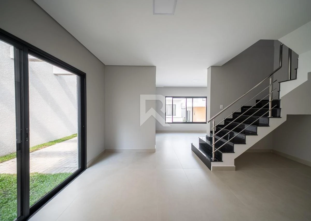 Floor-to-ceiling windows in a 3-bedroom house, 97 m² — photo 2