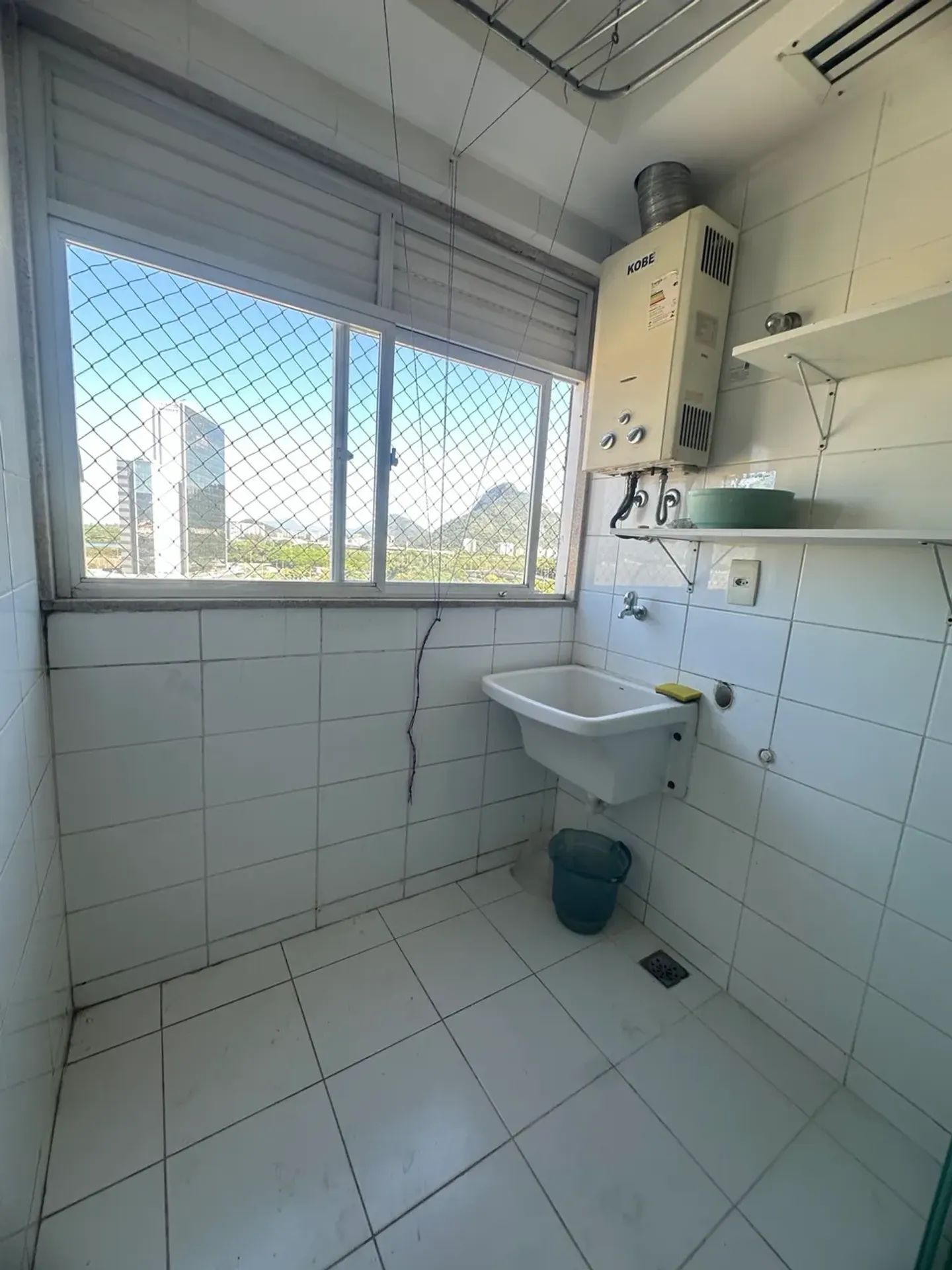 Furnished 3-bedroom apartment with 3 bathrooms — photo 16