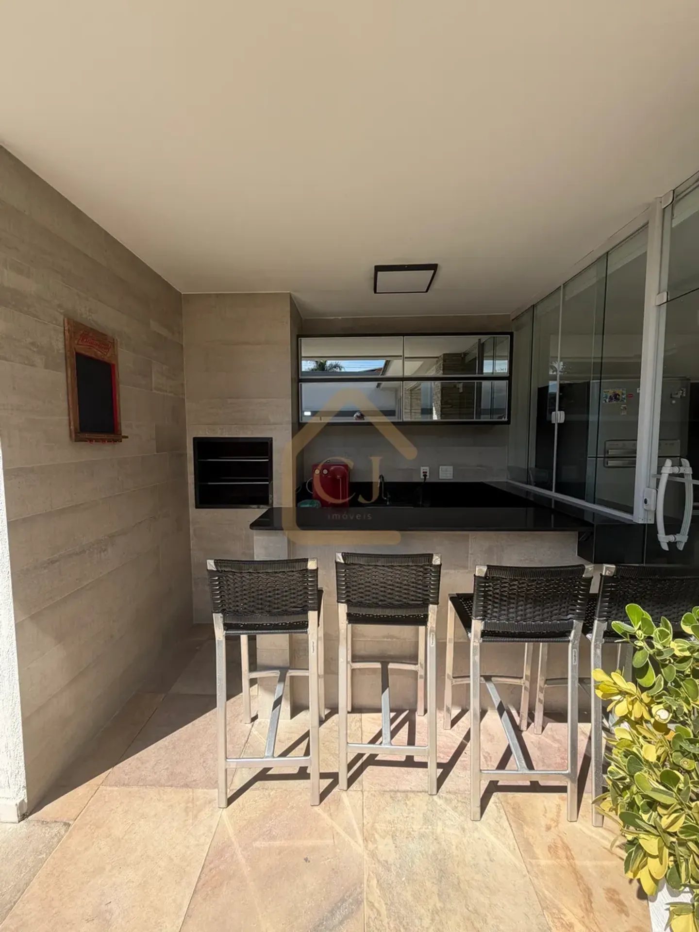 5-bedroom house with a private pool — photo 11