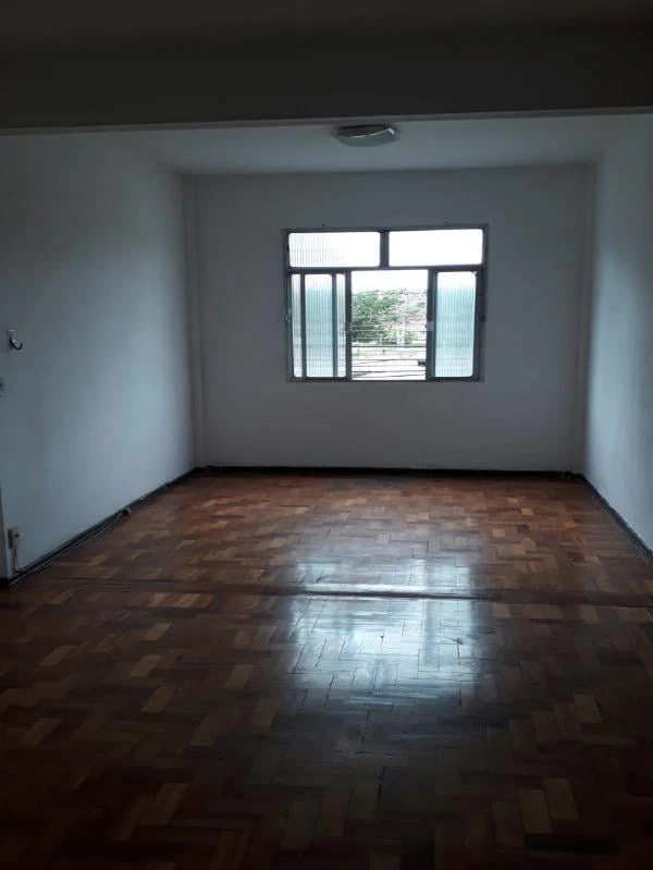 2-bedroom apartment with wood or laminate floors — photo 7