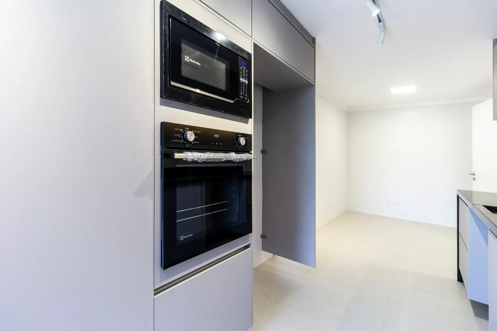 Unfurnished 4-bedroom apartment with 5 bathrooms — photo 19