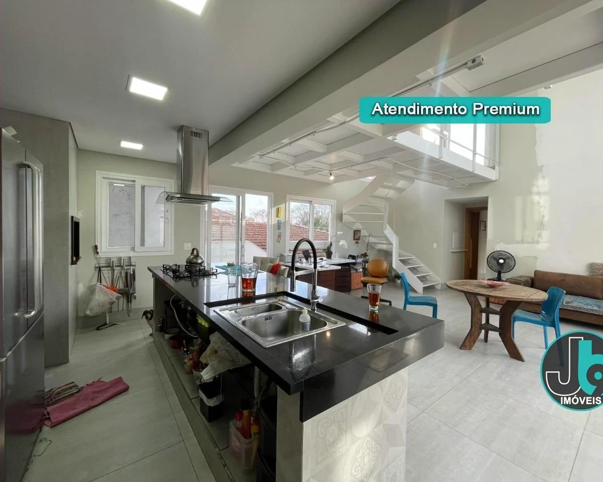 389 m² house with 4 bedrooms and an open-plan kitchen — photo 2
