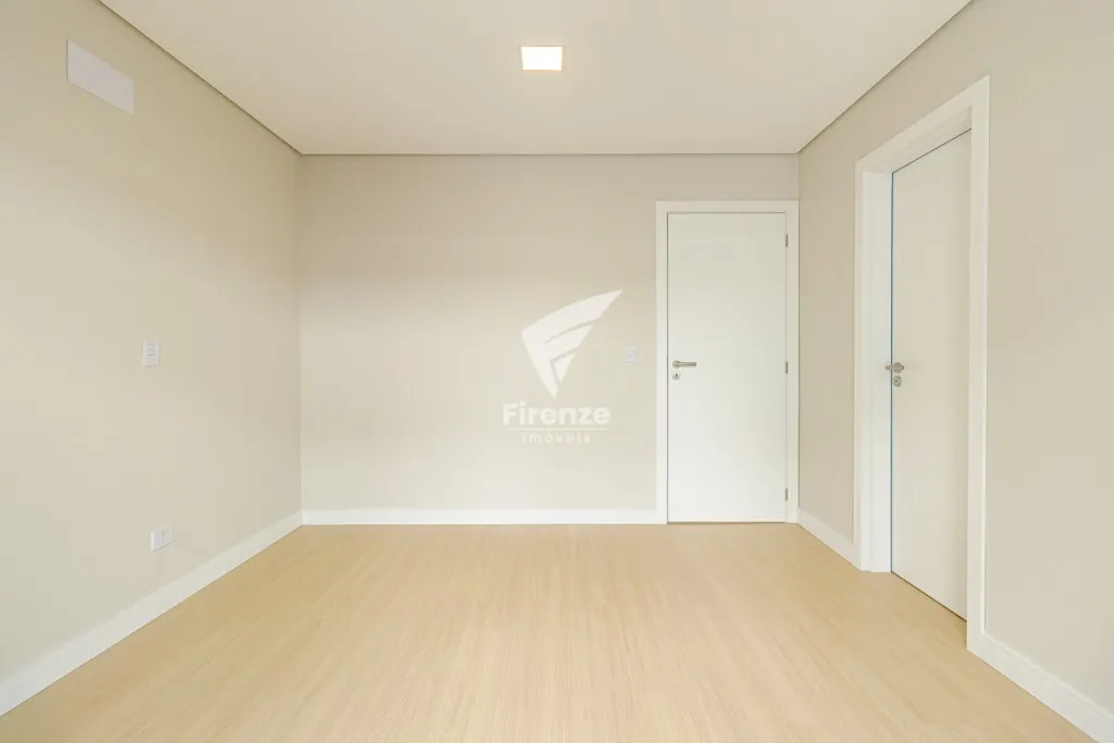Furnished house with 4 bedrooms and 320 m² — photo 26