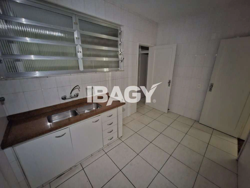 Apartamento de 90 m² con 3 dormitorios y área de servicio — photo 3