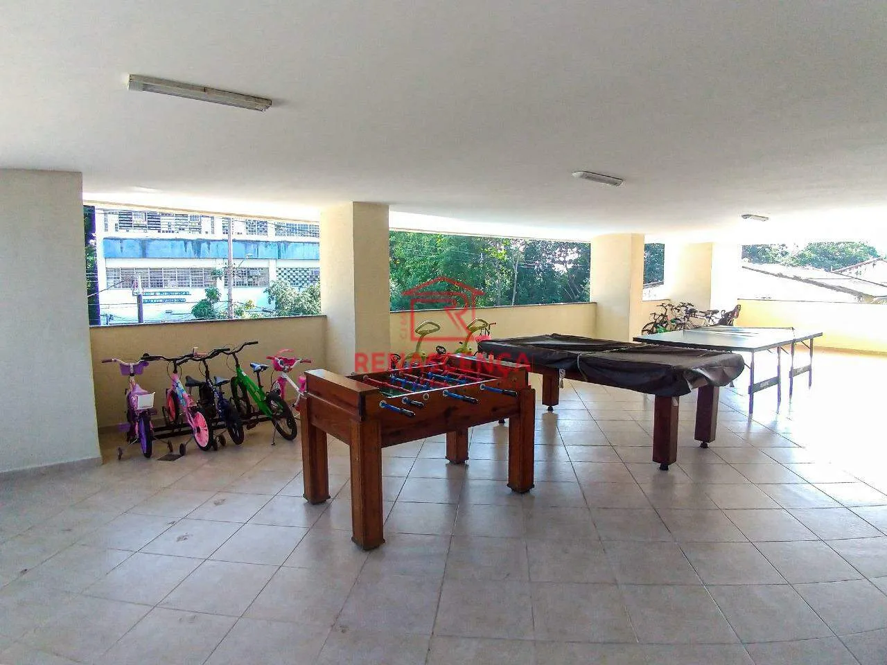 Apartamento com 2 quartos e varanda com área de lavanderia — photo 22