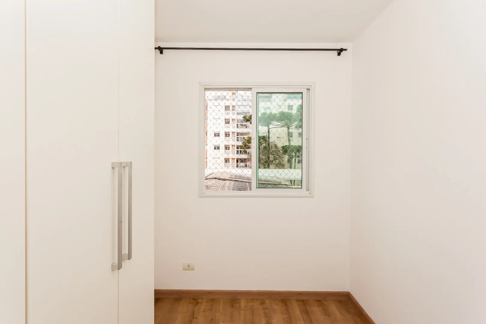 Apartment, 60 m², with wood or laminate floors — photo 37