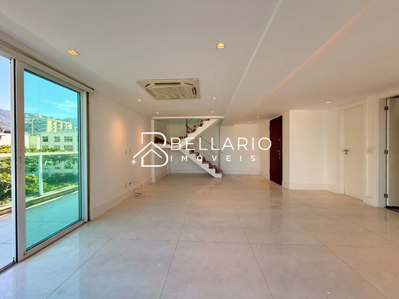 Unfurnished apartment with 3 bedrooms and 4 bathrooms — photo 7